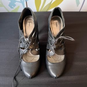 4/$20 Black tie up heels size 9